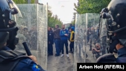 Members of Kosovo's police force guard municipal headquarters in Zvecan on May 29. Kosovo Serbs gathered to demand the removal of recently elected ethnic Albanian mayors, who took office following elections that local Serbs refused to recognize. (Arben Hoti, RFE/RL's Balkan Service)