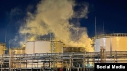 Пожар на резервуаре Ильского нефтеперерабатывающего завода в Краснодарском крае