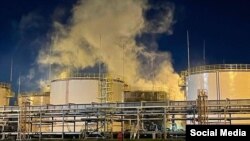 Пажар на рэзэрвуары Ільскага нафтаперапрацоўчага заводу ў Краснадарскім краі ў ноч на 4 траўня