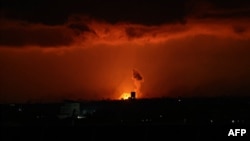 Dim i vatra u gradu Rafa na jugu Pojasa Gaze posle izraelskog bombardovanja 29. januar 2024.