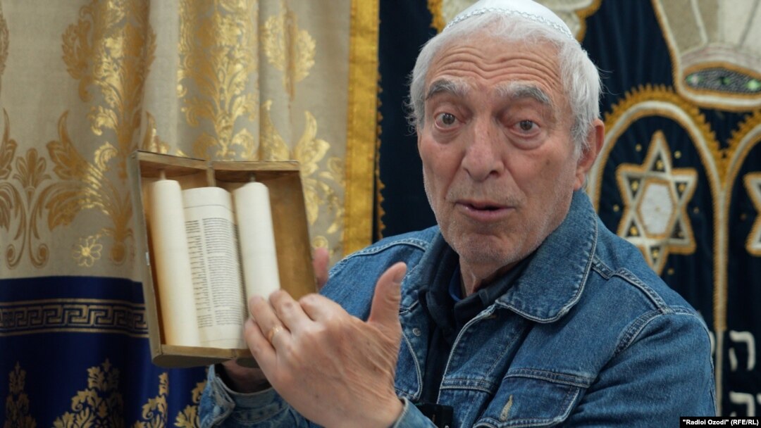 Men eshagimga kattakon qoydim