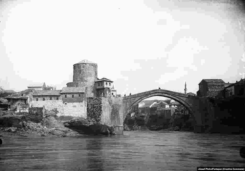 Stari Most in 1910 The bridge was not the largest of its kind at the time of construction, but its slender design and tall arch became an icon of Ottoman architecture. One 17th-century traveler wrote: &quot;I have never seen such a tall bridge. It is thrown from rock to rock as high as the sky.&quot; &nbsp;