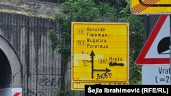 Prometni znak u blizini Sarajeva
