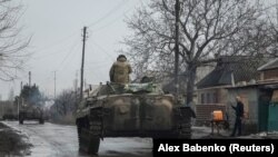 Украинские военные вблизи города Бахмут, Донецкая область, Украина, 27 февраля 2023 года