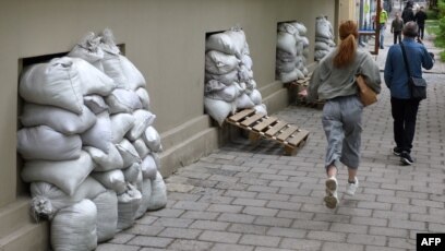 Жаңадан бастаушыларға арналған киім дизайнының қарындаш суреттері