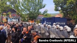 Kosovar police and the NATO-led Kosovo Force were seen protecting the municipality building in Zvecan.