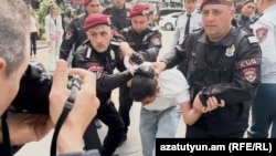 Poliția armeană arestează un participant la acțiunea de protest