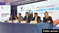 Premijer Crne Gore Milojko Spajić i ministar finansija Novica Vuković predstavljaju budžet za 2024.godinu na pres konferenciji u Podgorici, 11.decembar 2023. Foto: Vlada Crne Gore 