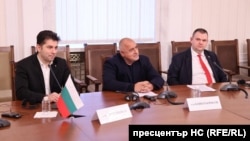 Кирил Петков, Бойко Борисов и Делян Пеевски по време на онлайн срещата с Володимир Зеленски