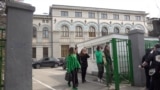 Elevii care intră la liceu în 2026 vor învăța după planuri-cadru noi, propune Ministerul Educației. 
