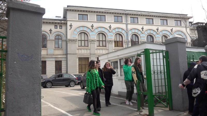 Ce ore vor avea elevii care intră la liceu în anul școlar 2026-2027. Ministerul Educației propune două variante de planuri-cadru 
