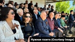 В мероприятиях впервые с 2008 года участвовал и президент Аслан Бжания, который в этом году не был приглашен в Москву на празднование Дня Победы
