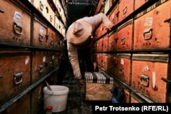 Tynychtyk Satarov works in his mobile apiary.