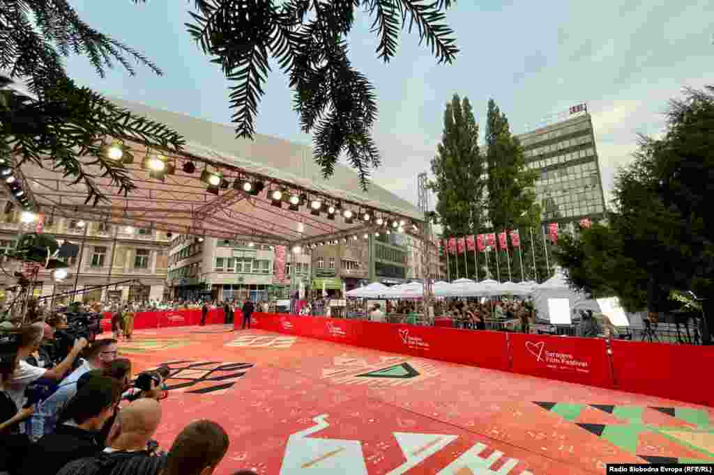 Ovogodišnje izdanje Sarajevo Film Festivala traje od 16. do 23. augusta. Festival prate i brojna druga dešavanja, koncerti i zabave. U danima Festivala u Sarajevu borave brojni turisti.