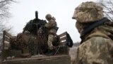 Ситуация на восточном фронте осложняется: украинские защитники сдерживают натиск агрессора в Марьинке, Новомихайловке, Богдановке к западу от Бахмута и других точках. Местами у войск РФ есть продвижение