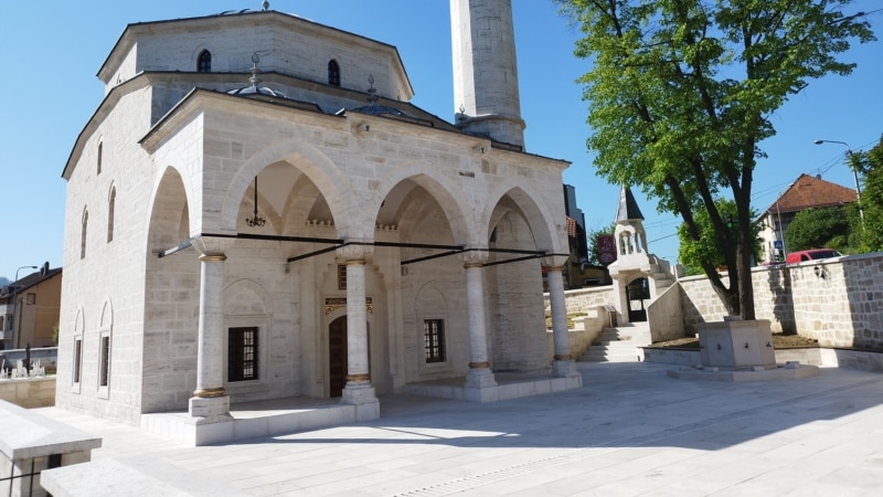 Xhamia e shkatërruar në luftën e Bosnjës ngrihet nga rrënojat