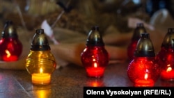 Символічні свічки у Києво-Печерській лаврі до річниці трагедії