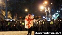 Cocktailuri Molotov și gaze lacrimogene la Tbilisi