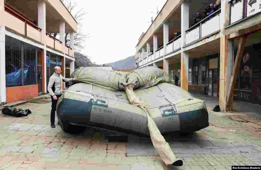 A worker prepares an inflatable decoy of a military vehicle, which could be used to confuse Russian attacks in Ukraine, during a media presentation in Decin in the Czech Republic.&nbsp;