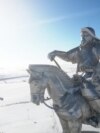 Кооптуу коңшулук: Эки оттун ортосундагы Монголия 