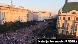 Protest protiv litijuma u centru Beograda kod hotela Moskva, 10. avgust 2024. Predstavnici vlasti i u Beogradu i u Moskvi ekološke proteste u Srbiji porede s Majdanom - demonstracijama u Kijevu posle kojih je srušen proruski predsednik Ukrajine Viktor Janukovič.