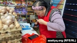 Собираясь в магазин, мало кто из казахстанцев носил с собой банковскую карту, не говоря уже о наличных деньгах. Но с 1 января 2024 года ситуация изменилась