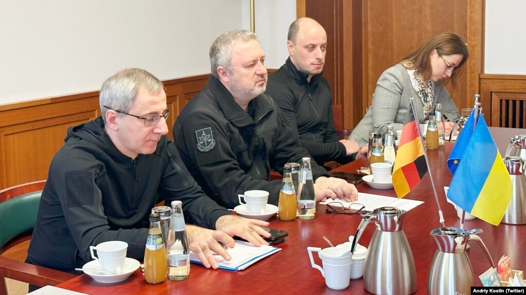 Зураб Адеишвили (слева) на встрече в Берлине