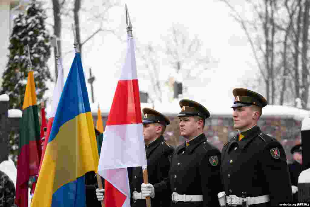 Flags are displayed at the&nbsp;event to depict the four countries&nbsp;whose peoples took part in the uprising against Tsarist Russia --&nbsp;Lithuania, Poland, Ukraine, and Belarus, which was represented by the white-red-white flag of the short-lived Belarusian democratic republic of 1918. Kalinouski&#39;s grave has become a symbol of resistance and a place of commemoration for those marking these countries&#39; struggle for national independence. &nbsp;