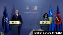 Shefi i NATO-s, Jens Stoltenberg, dhe presidentja e Kosovës, Vjosa Osmani. Prishtinë, 20 nëntor 2023. 