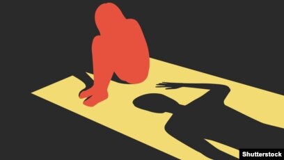 секс с сыном при муже Мама дала друзьям сына. Групповой секс с мамой друга во время праздника  порно видео онлайн смотреть бесплатно