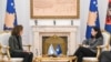 Presidentja e Kosovës, Vjosa Osmani (djathtas), e pret në takim ambasadoren izraelite në Prishtinë, Tamar Ziv, 29 janar 2024.