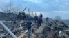 Рятувальники працють на місці російського обстрілу у місті Покровськ Донецької області, Україна, 6 січня 2024 року. Фото ілюстративне
