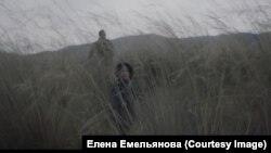 Кадр из фильма "Под вечным синим небом", режиссёр Елена Емельянова