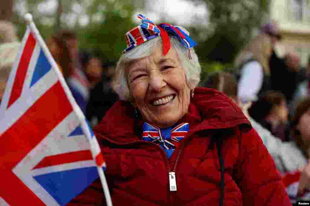 Shumë britanikë kanë thënë se janë të lumtur që mund ta përjetojnë një ceremoni të tillë.