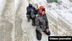 A biztonsági erők migránsokat sorakoztatnak fel Jekatyerinburgban