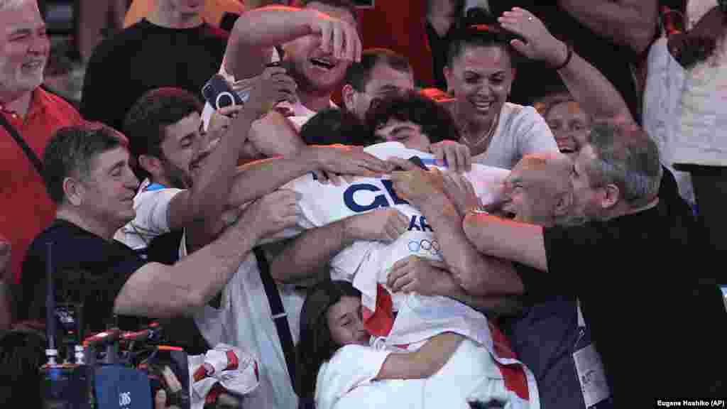 Lasha Bekauri of Georgia celebrates after defeating Japan&#39;s Sanshiro Murao during their men&#39;s 90-kilogram final match in the team judo competition on July 31.