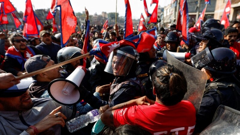 Непалда демонстранттар монархияны калыбына келтирүүнү талап кылышты