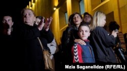 აქონდროპლაზიის მქონე ბავშვების მშობლების მიერ ორგანიზებული აქცია მთავრობის ადმინისტრაციასთან 