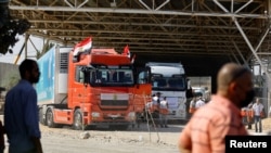 Kamioni s humanitarnom pomoći dolaze na palestinsku stranu prelaza Rafa između Pojasa Gaze i Izraela, 21. oktobar 2023.