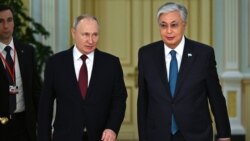 Президент России Владимир Путин (слева) во время визита в Астану и встречи с президентом Казахстана Касым-Жомартом Токаевым. 9 ноября 2023 года 