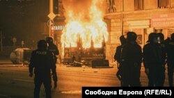 Були затримані десятки людей, а місцеві ЗМІ повідомляють про кількох поранених серед протестувальників і поліцейських