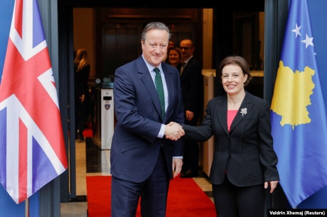 Ministrja e Jashtme e Kosovës, Donika Gërvalla, dhe sekretari i Jashtëm britanik, David Cameron, në Prishtinë, më 04 janar 2024.
