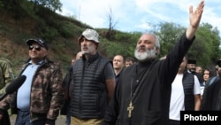 Galsztanján és támogatói gyalog mentek Tavuszból Jerevánba