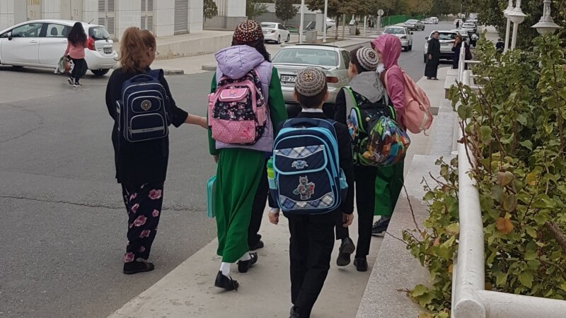 Ene-atalar çagalarynyň mekdepde tapan 'bit derdine' derman gözleýär