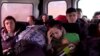 Люди с оккупированных территорий приехали на КПП «Колотиловка-Покровка» на границе России и Украины. Скриншот с видео