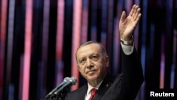 A török elnök Ankarában 2022. október 28-án
