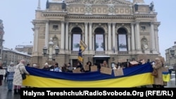 Рідні полонених на всеукраїнській акції «Не мовчи! Полон вбиває» у Львові 10 грудня 2023 року