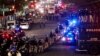 Policija koristi vozilo pod nazivom "medvjed" da uđe u Hamilton Hall, zgradu kampusa koju su okupirali demonstranti, u Njujorku, SAD, 30. april 2024. 