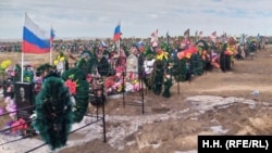 "Аллея героев" на кладбище у военного городка Борзя