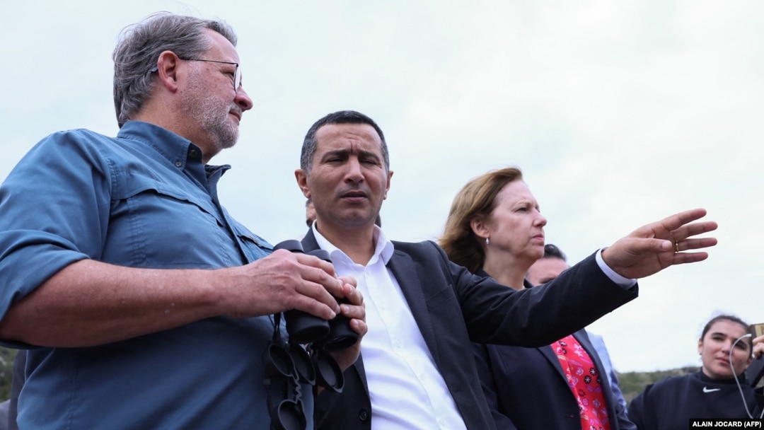 (Left to right) U.S. Senator Gary Peters (Democrat-Michigan), Syunik Governor Robert Ghukasian, and U.S. Ambassador to Armenia Kristina Kvien look out from the Armenian side of the border near the town of Kornidzor on September 23.
